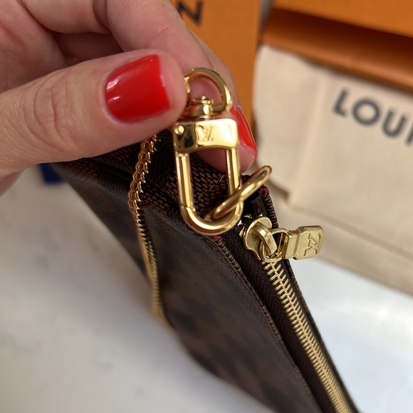 Louis Vuitton Mini Pochette Accessoires in Damier Bene - Picture 4 of 12